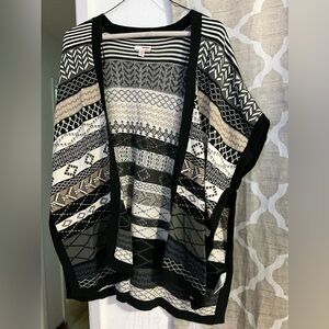 BOGO WMNS MULTI COLOR SLEEVELESS SHRUG SIZE M
